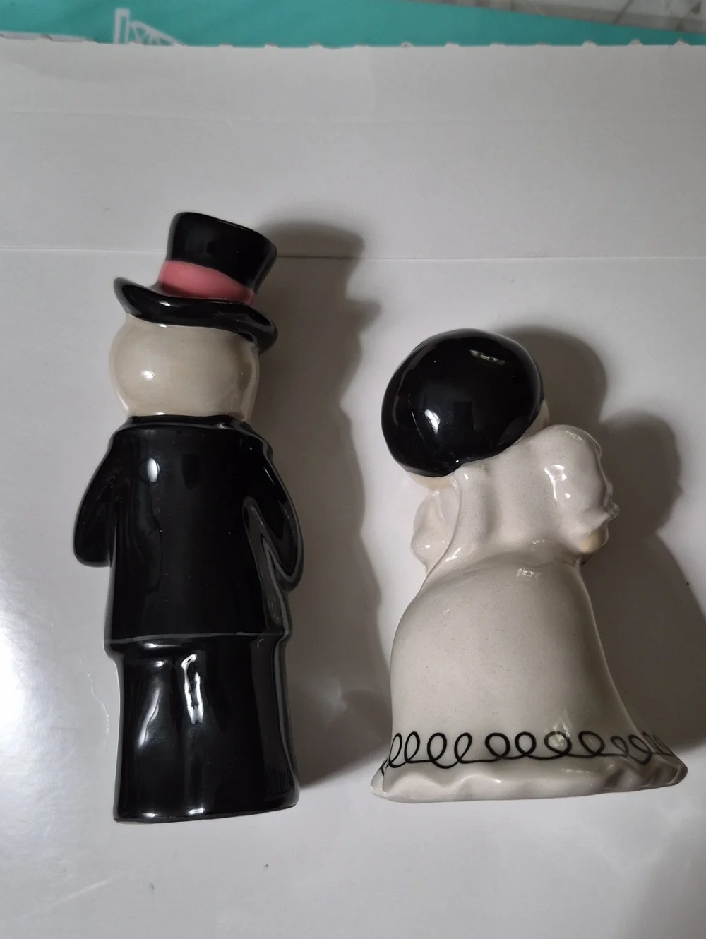 Salt and Pepper Set Older Skull Sugar Bride and Groom